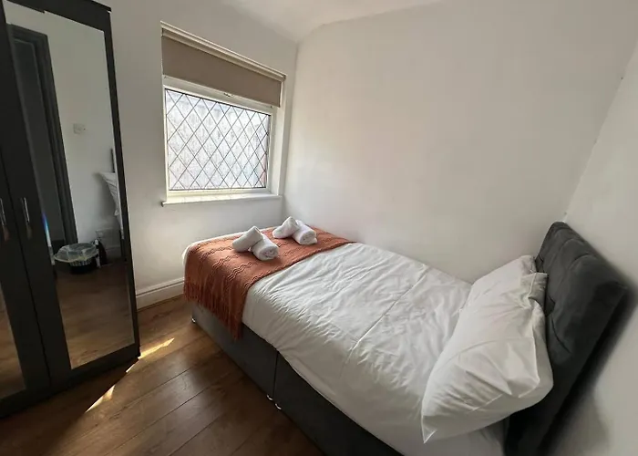 Сasa de vacaciones 5br Jacuzzi, Garden & Parking