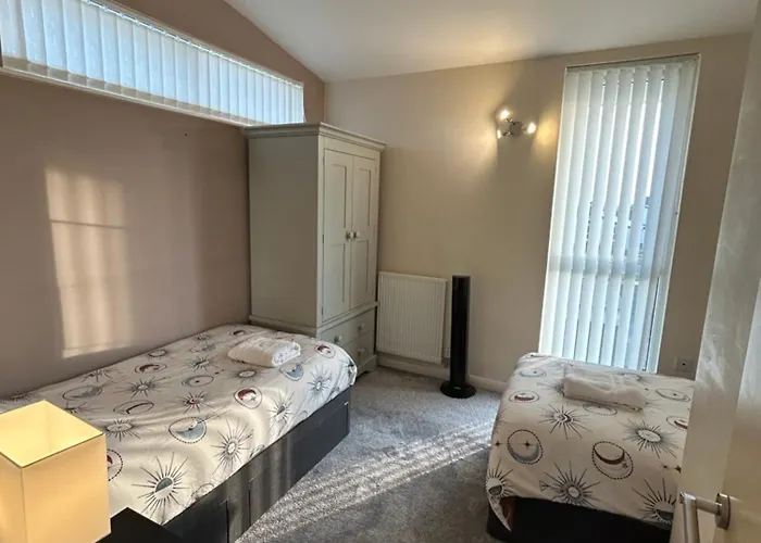 Comfortable 3-storey House With Free Car Parking Tatil Evi *