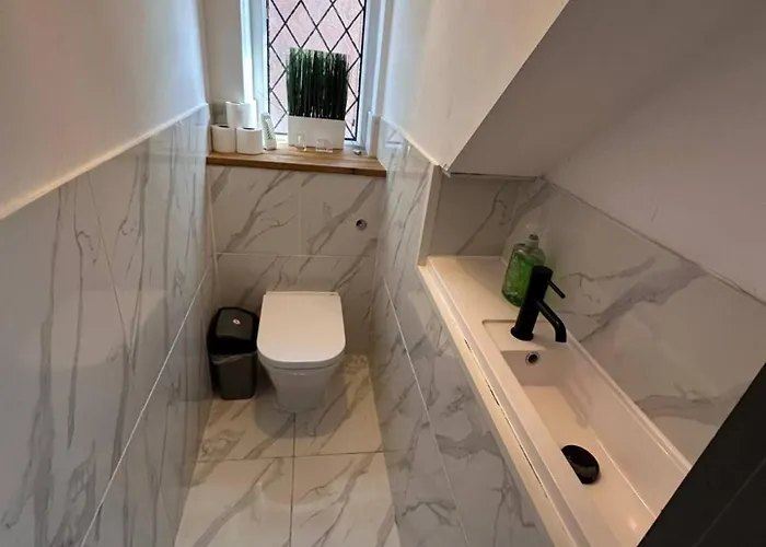 5br Jacuzzi, Garden & Parking