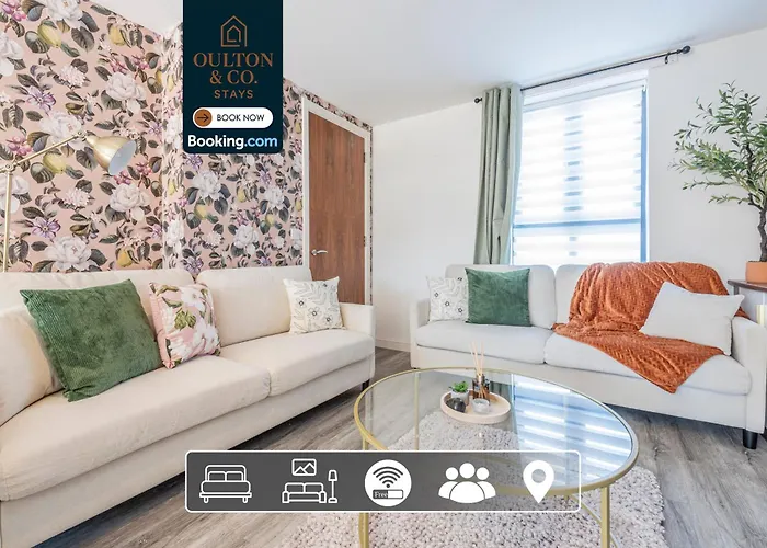 Tatil Evi Luxury Retreat For 10 - Short Lets & Serviced With Hot Tub And Spacious Garden