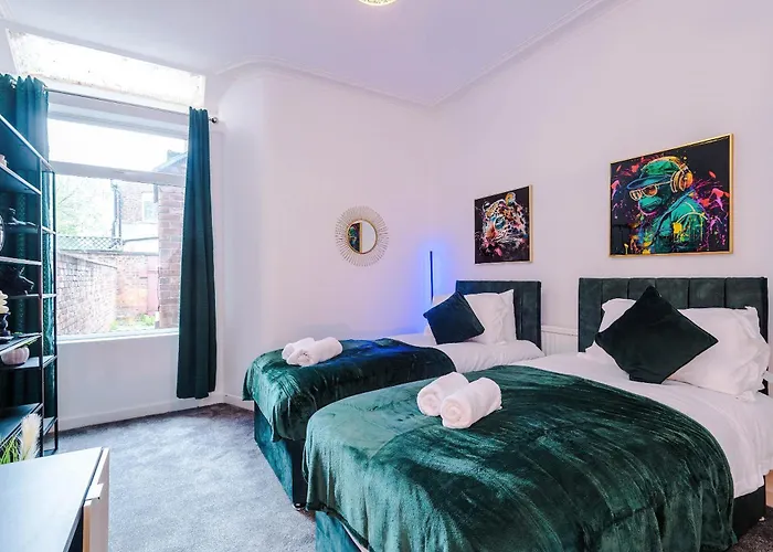 펜션 Large 4 Bed House Sleeps 8 By Host A 맨체스터