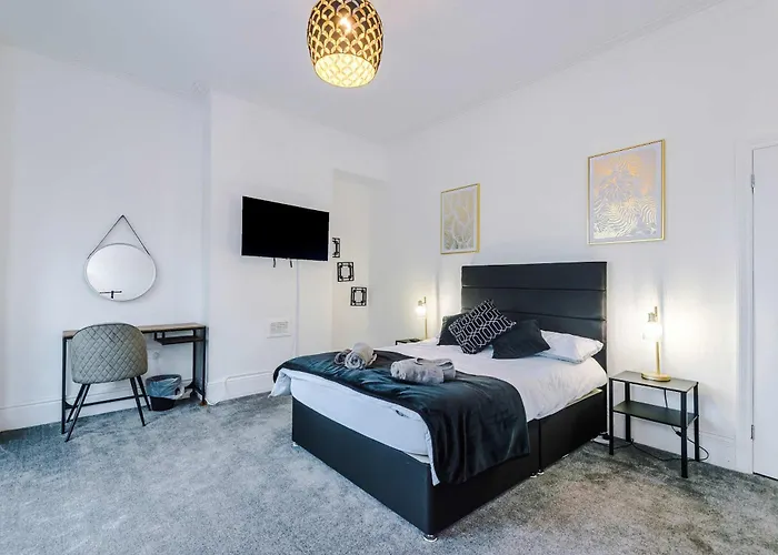 Feriehus Large 4 Bed House Sleeps 8 By Host A