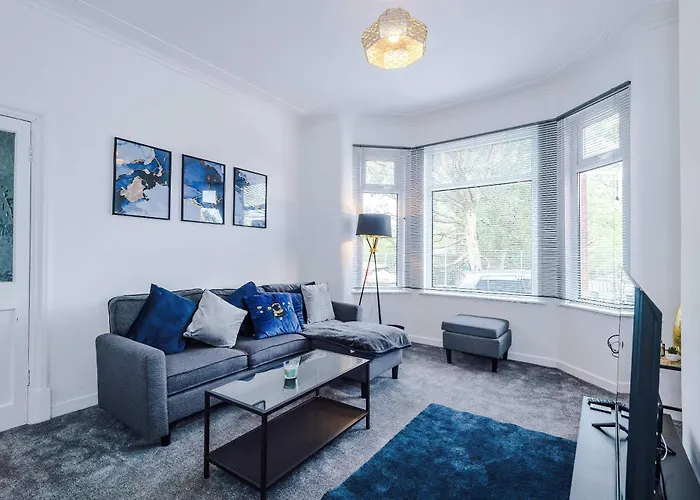 Large 4 Bed House Sleeps 8 By Host A 펜션 *