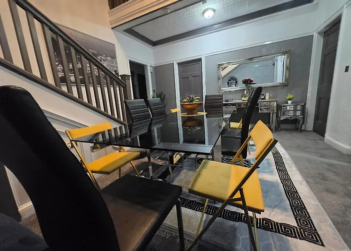 Charming Tudor White House Free Wifi * Manchester