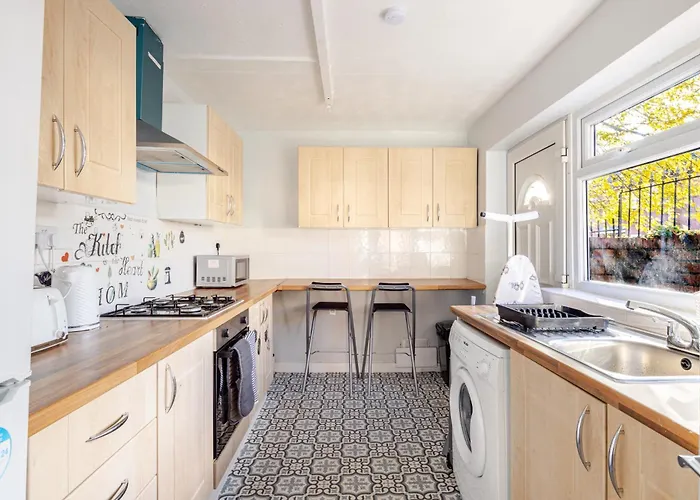 2 Bedroom House With Free Parking Ferienhaus *