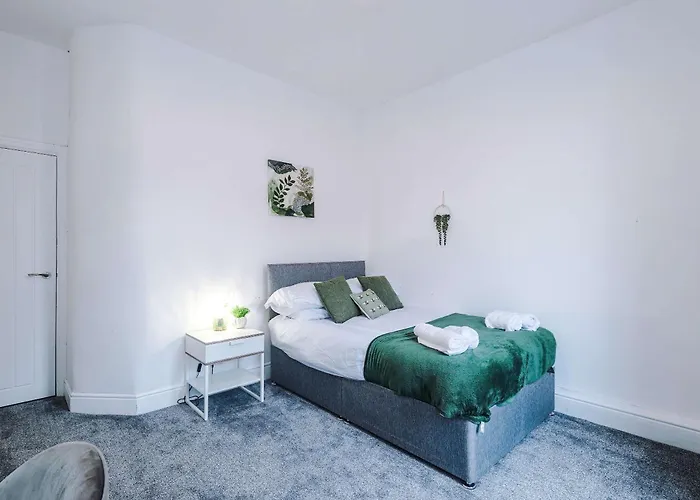 Large 4 Bed House Sleeps 8 By Host A Nyaraló *