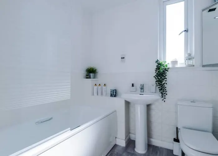 Modern House - Sleeps 6 - Free Parking - Near Etihad Stadium - Coop Live * 맨체스터