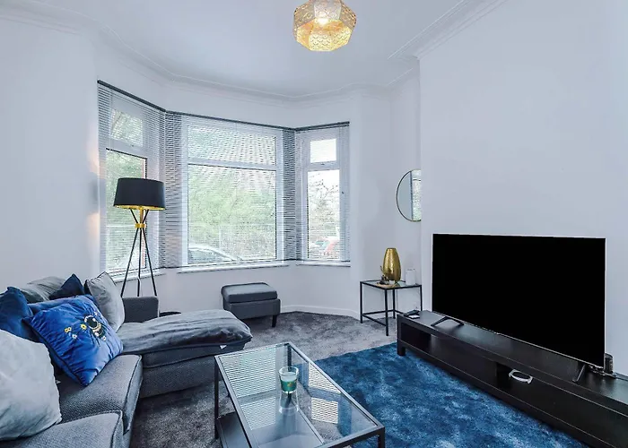 Large 4 Bed House Sleeps 8 By Host A 펜션 맨체스터