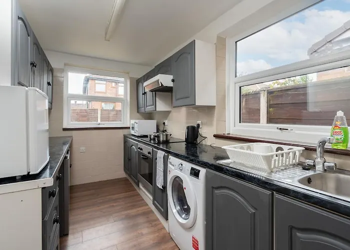 Comfy 3br - Pool Table - Games - Sleeps 8 * Manchester