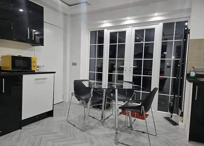 Luxury Free Wifi Old Trafford Homestay