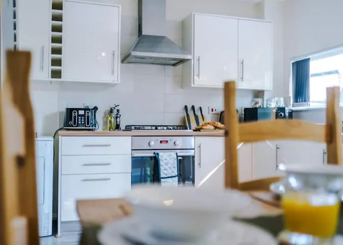 펜션 Modern House - Sleeps 6 - Free Parking - Near Etihad Stadium - Coop Live 맨체스터