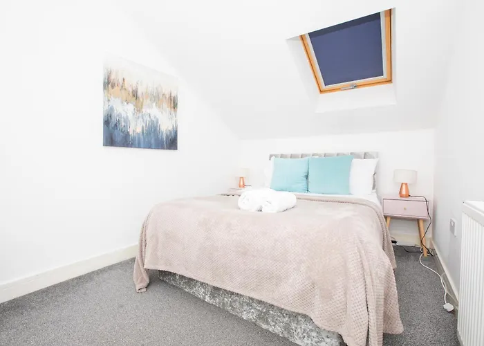 Dom wakacyjny Spacious 4br In With Parking & Wi-fi *