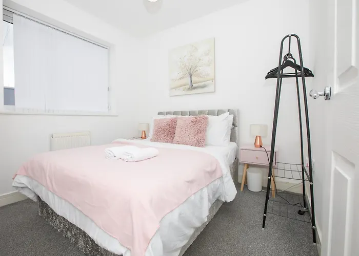 Spacious 4br In With Parking & Wi-fi Dom wakacyjny *