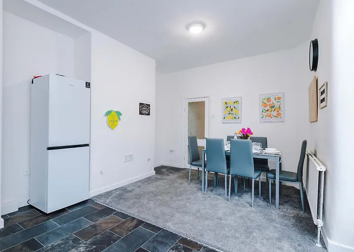 Large 4 Bed House Sleeps 8 By Host A Casa de Férias