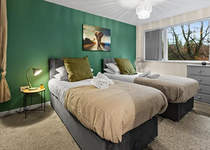 Forest View- Oasis Mural -didsbury Zen Sleeps 10