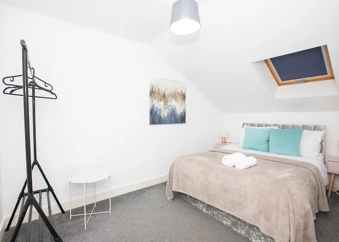 Dom wakacyjny Spacious 4br In With Parking & Wi-fi *