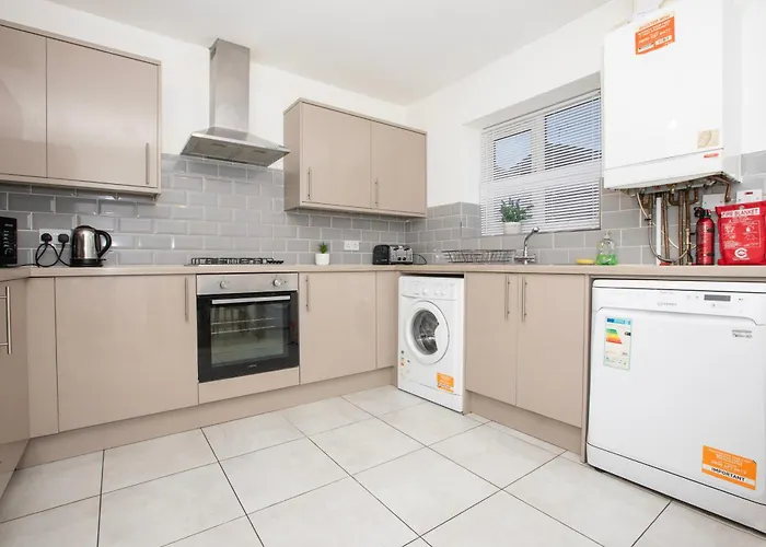 Spacious 4br In With Parking & Wi-fi Dom wakacyjny