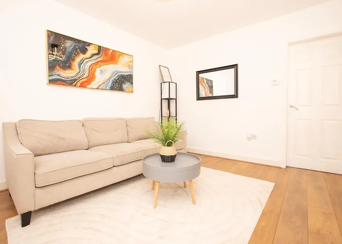 Spacious 4br In With Parking & Wi-fi Dom wakacyjny *