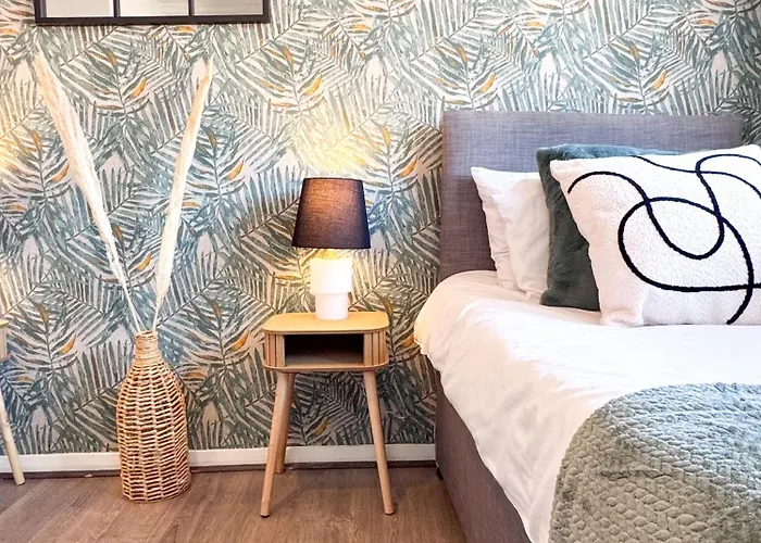 Contractor By Furnished Semesterbostad *