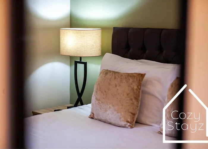 Spacious 3 Bed With Pac-man, Darts And 2 Parking Spaces *