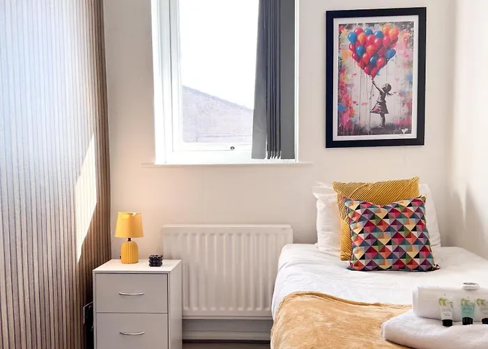 Semesterbostad Contractor By Furnished Manchester