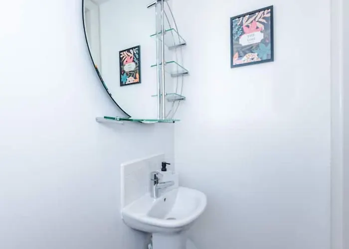 Modern House - Sleeps 6 - Free Parking - Near Etihad Stadium - Coop Live Манчестер