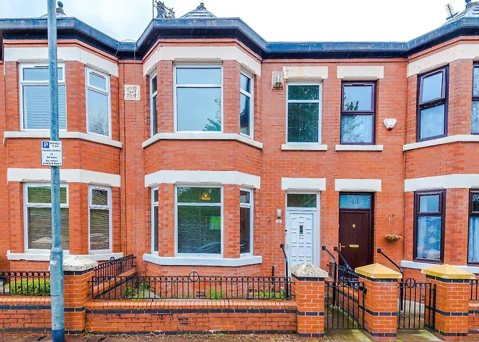 펜션 Large 4 Bed House Sleeps 8 By Host A