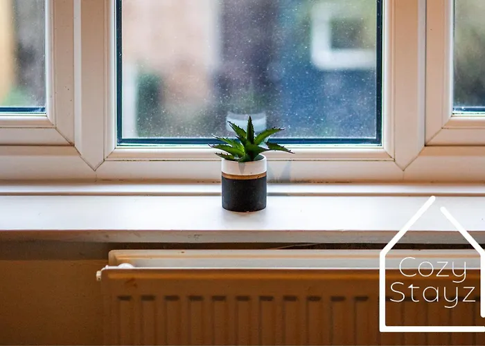 Spacious 3 Bed With Pac-man, Darts And 2 Parking Spaces