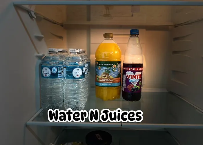 Cosy - Fresh New Master Bedroom Sleeps 3 Guests - 3 Adults 3*