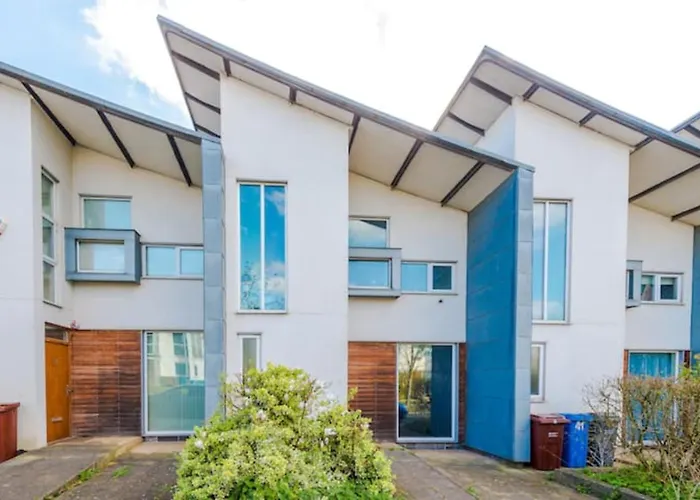 Modern House - Sleeps 6 - Free Parking - Near Etihad Stadium - Coop Live Дом отдыха *