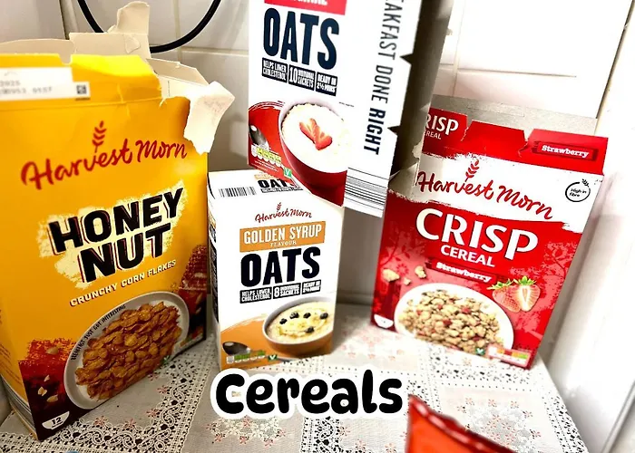 Cosy - Fresh New Master Bedroom Sleeps 3 Guests - 3 Adults 3* Mánchester