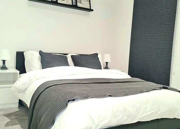 1-bedroom Aprt In Salford- Freeparking- Sleeps3 Daire *