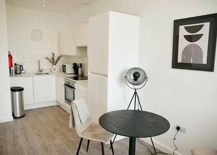 Spacious 1 Bed Near Etihad *