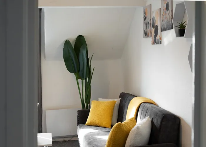 Modern 3-bedroom Near Centre *