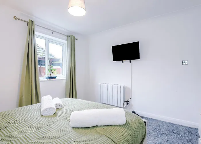 Comfy 1br In Salford, Kitchen, Wifi And Parking