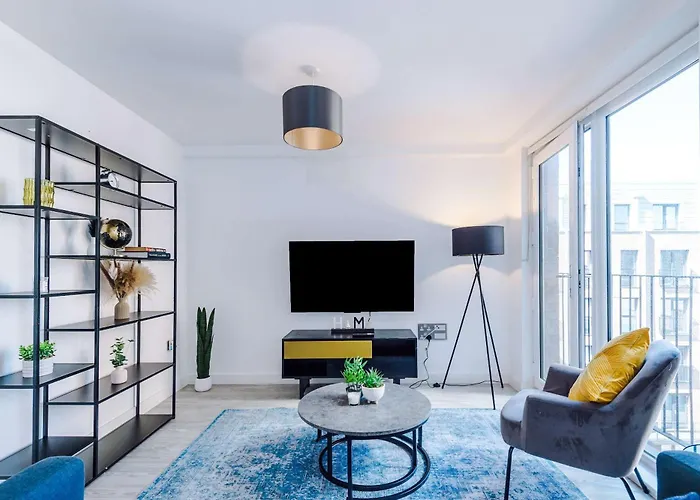 Beautiful 2 Bedroom 公寓 *