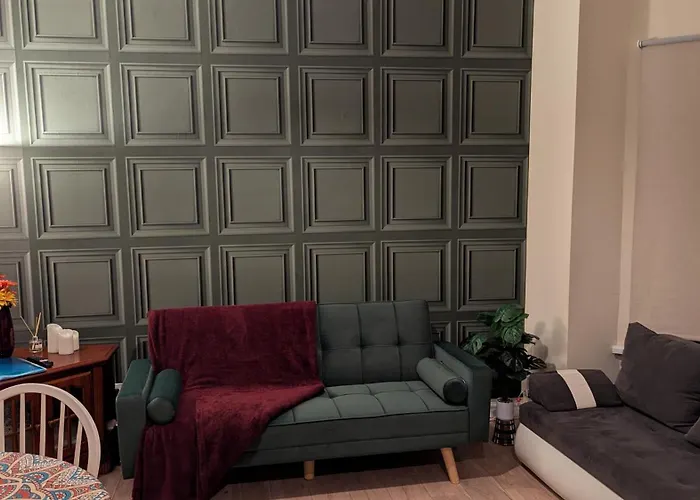 Entire 2 Bedroom Cosy Flat Near Centre