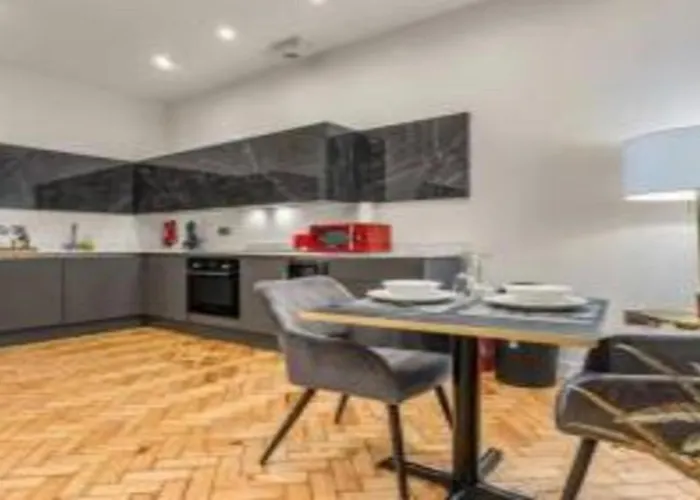 Beautiful Newly Built Flat - Walk To Centre - Pass The Keys 아파트