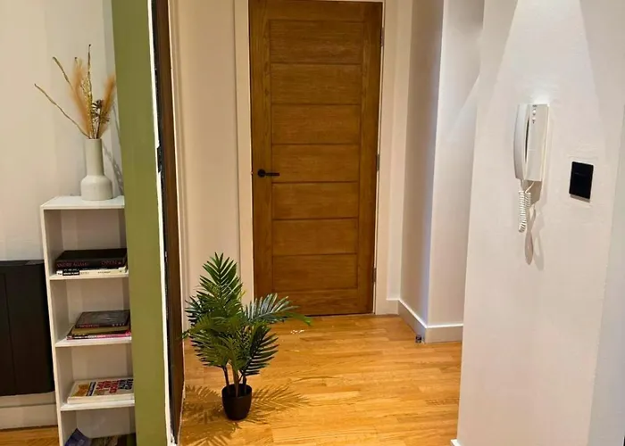 Spacious - Parking - Next To Ao Arena - Local Attraction & Transport Links * Manchester