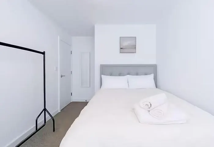 Spacious In Mcr - Free Parking, Ps5 & Superfast Wifi