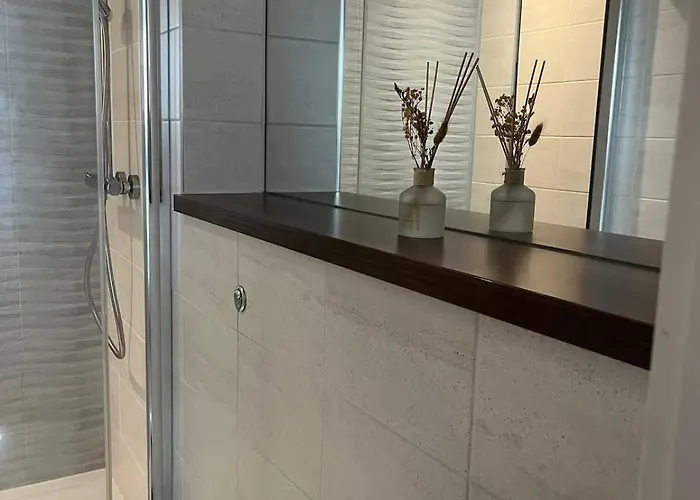 Joyful Group - Stylish 2br Retreat On Regent Road