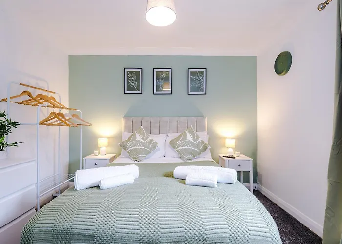 Comfy 1br In Salford, Kitchen, Wifi And Parking 아파트