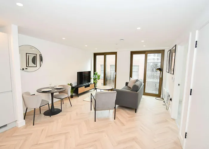 Modern 1 Bed Flat In W Balcony Apartment