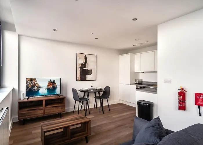 Stayzeni, Alexandra Rise