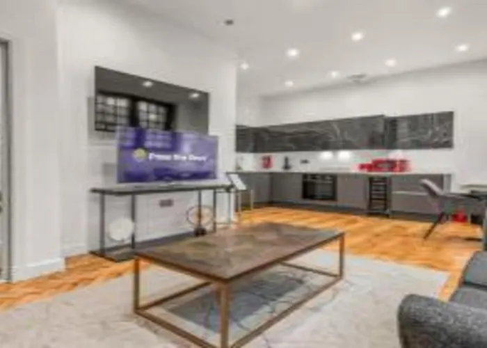 Beautiful Newly Built Flat - Walk To Centre - Pass The Keys *