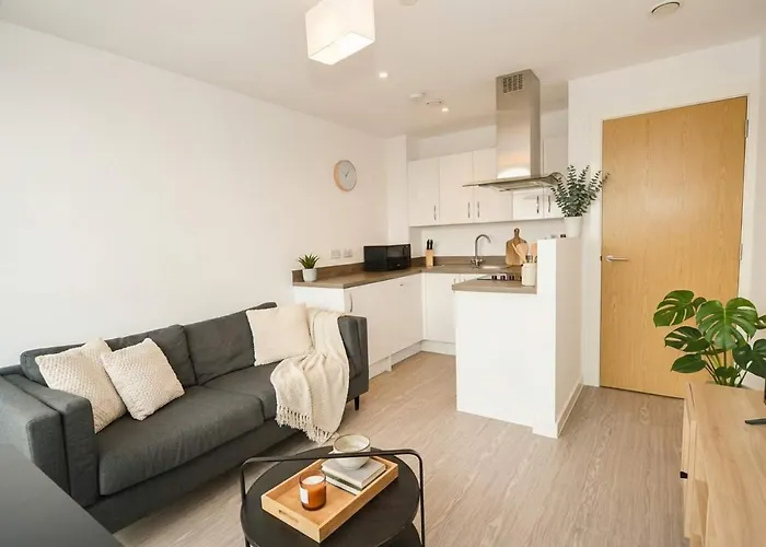 Modern 1 Bed With Views In