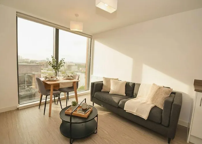 Modern 1 Bed With Views In דירה