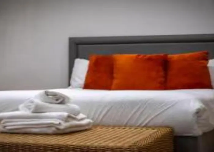 Beautiful Newly Built Flat - Walk To Centre - Pass The Keys 아파트