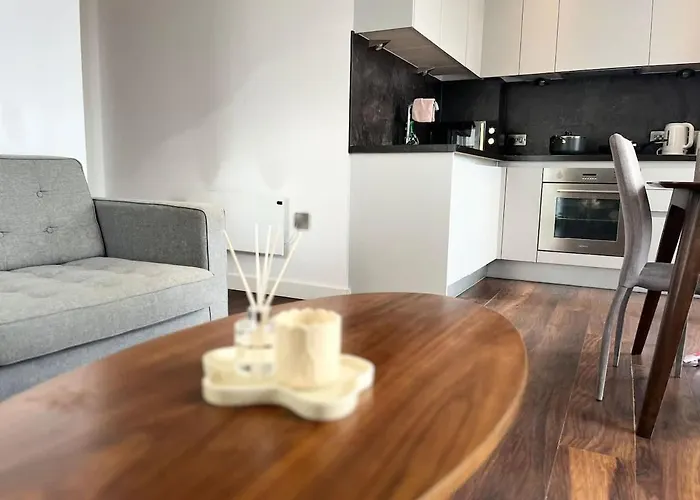 Apartment Joyful Group - Stylish 2br Retreat On Regent Road