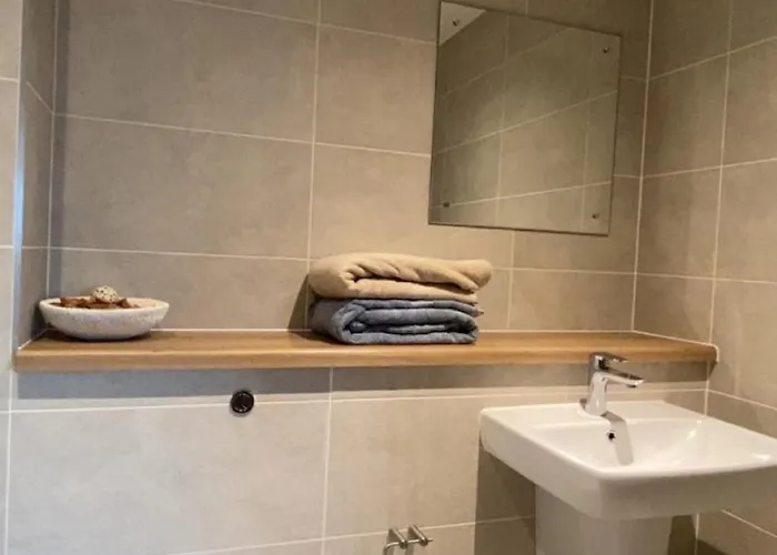 Comfy Modern Centre *